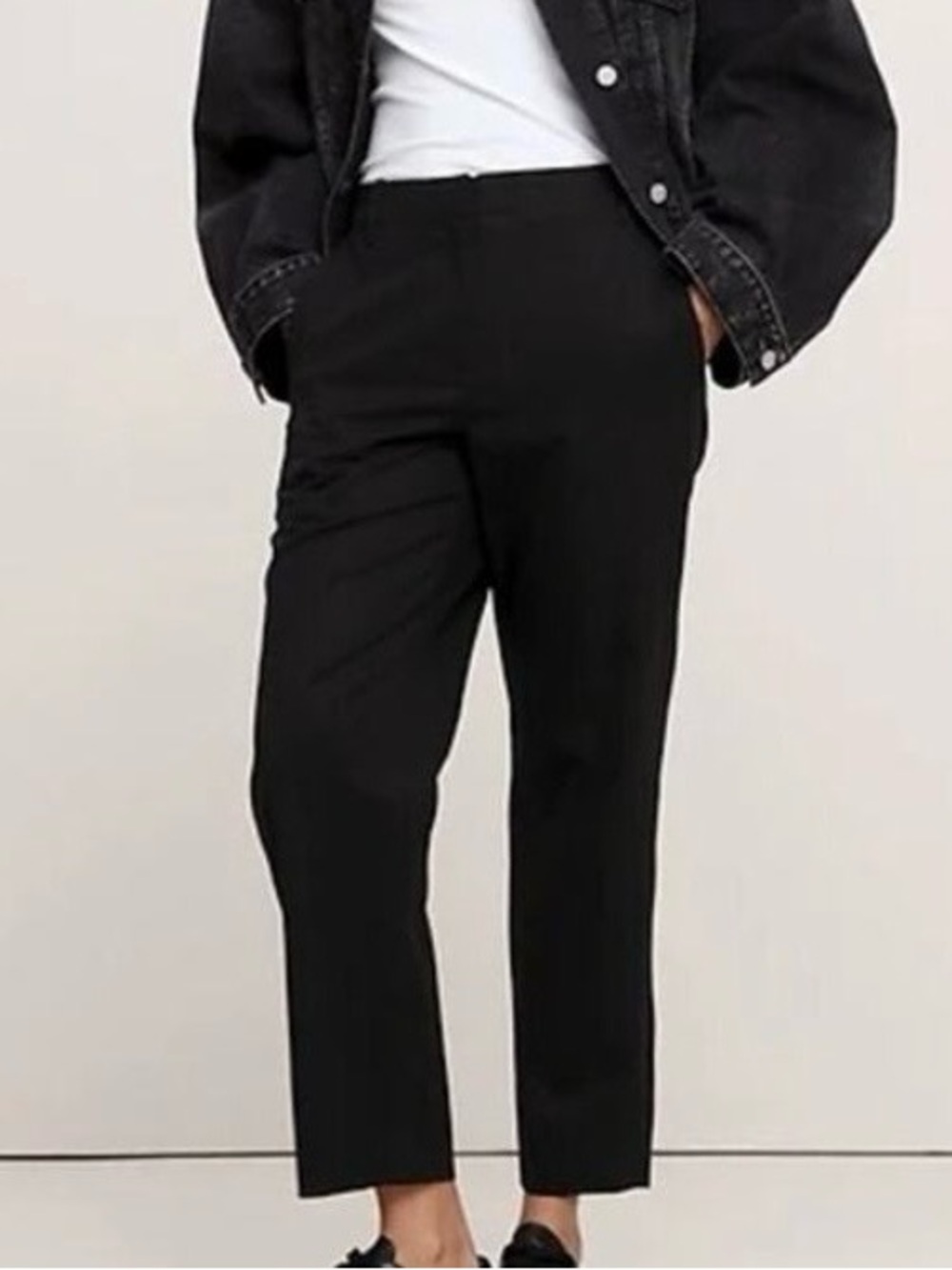 Banana Republic- Martin Ankle
Pant in Black. Size: 8